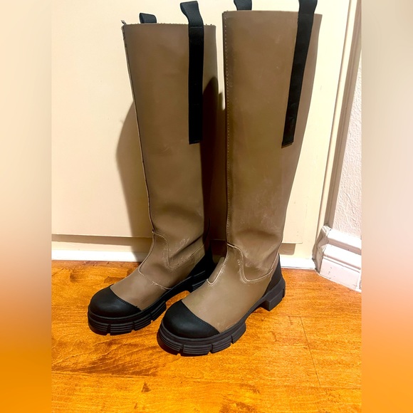 GANNI tall lug sole boots. Size 38 - Picture 3 of 11